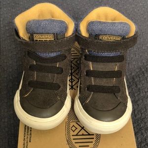 Converse high top shoe size 4 Infant